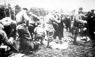 Ankunft von Häftlingen im Lager Jasenovac 