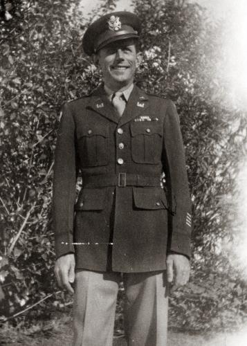 Oberleutnant Lewis C. Heinzman 1944 während eines Heimaturlaubs in San Pedro, Kalifornien, USA. Quelle: JESSIE V. HEINZMAN / NACHLASS LEWIS C. HEINZMAN; PRIVAT BETTINA MIKHAIL