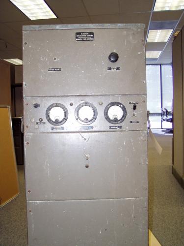 Magnetophon-Prototyp von McClatchy, erstes im US-amerikanischen Rundfunk eingesetztes Tonbandgerät. Quelle: JESSIE V. HEINZMAN / SACRAMENTO ARCHIVES AND MUSEUM COLLECTION CENTER; PRIVAT BETTINA MIKHAIL