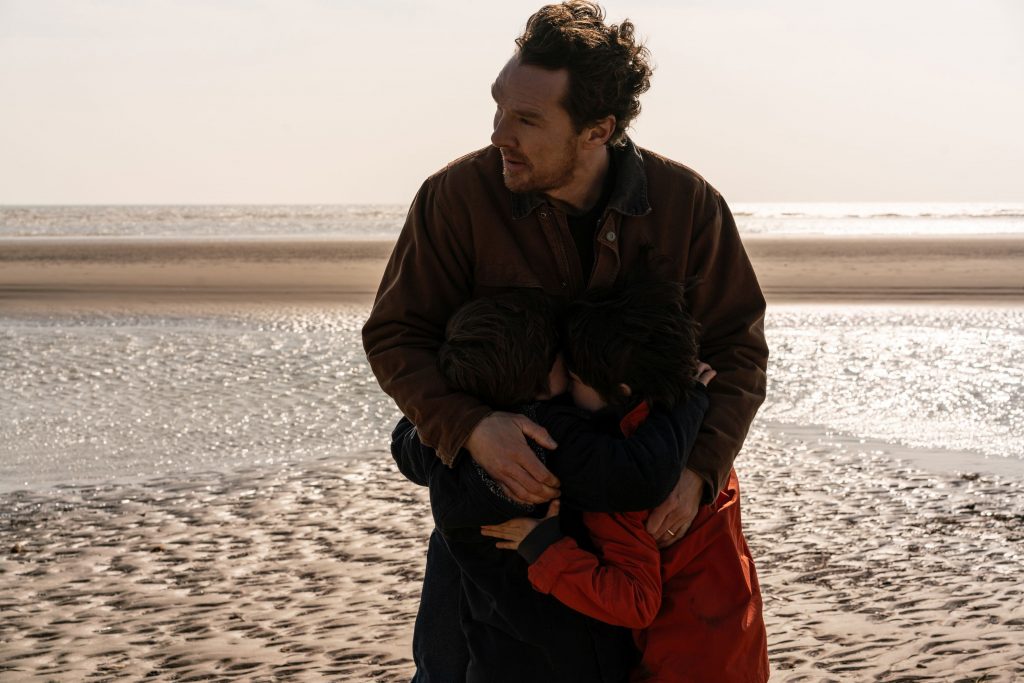 The Thing with Feathers. Land: GBR 2025. Regie: Dylan Southern. Benedict Cumberbatch, Henry Boxall, Richard Boxall. 
Sektion: Berlinale Special 2025. Datei: 202517001_2. © Anthony Dickenson / The Thing with Feathers Ltd