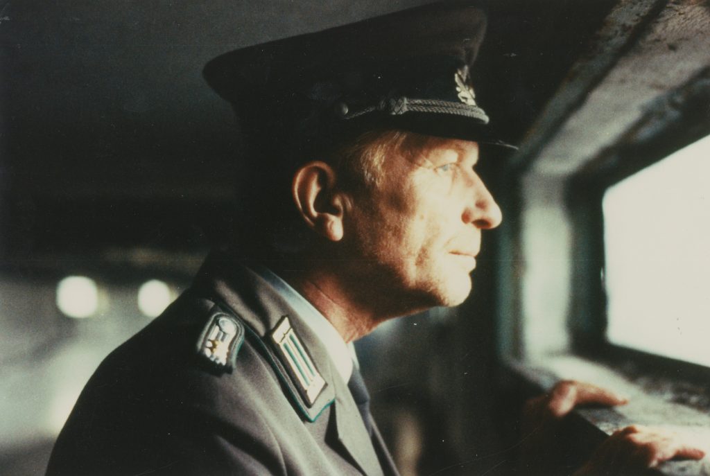 Der Kontrolleur | The Border Guard / Land: DEU / Jahr: 1995 / Regie: Stefan Trampe / Bildbeschreibung: Hermann Beyer / Sektion: Retrospektive 2026 / Datei: 202615576_1 / © Filmuniversität / Uwe Mann