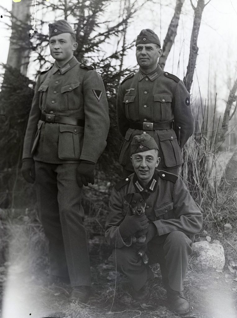 Als Landser wurden vereinzelt im Ersten, verbreiteter im Zweiten Weltkrieg und gelegentlich noch in der Nachkriegszeit rangniedrige deutsche Heeressoldaten bezeichnet.