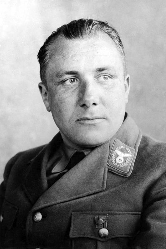 Hitlers Sekretär Martin Bormann. Der Mann der Hitler beherrschte?