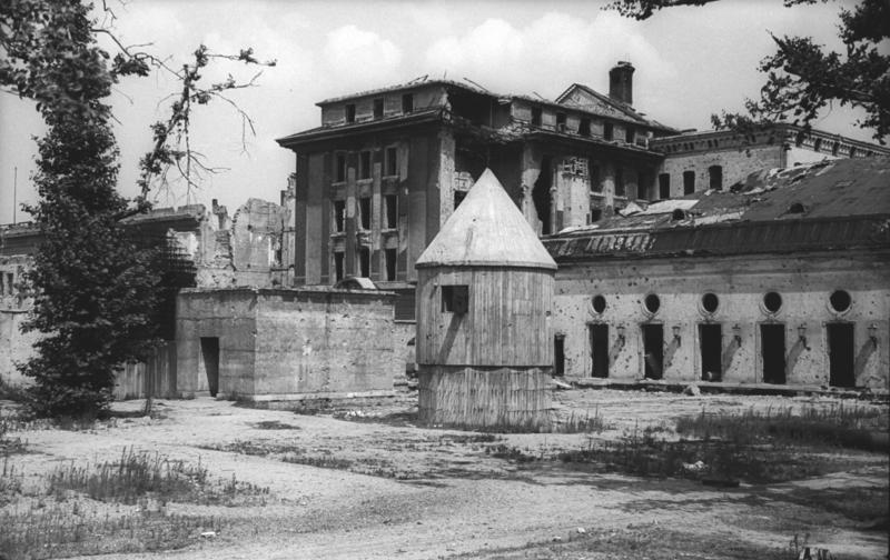Von Mythos bis Bunker Tour. Eine Berlin Story über Hitlers letzte Stunde in Hitlers Führerbunker.
