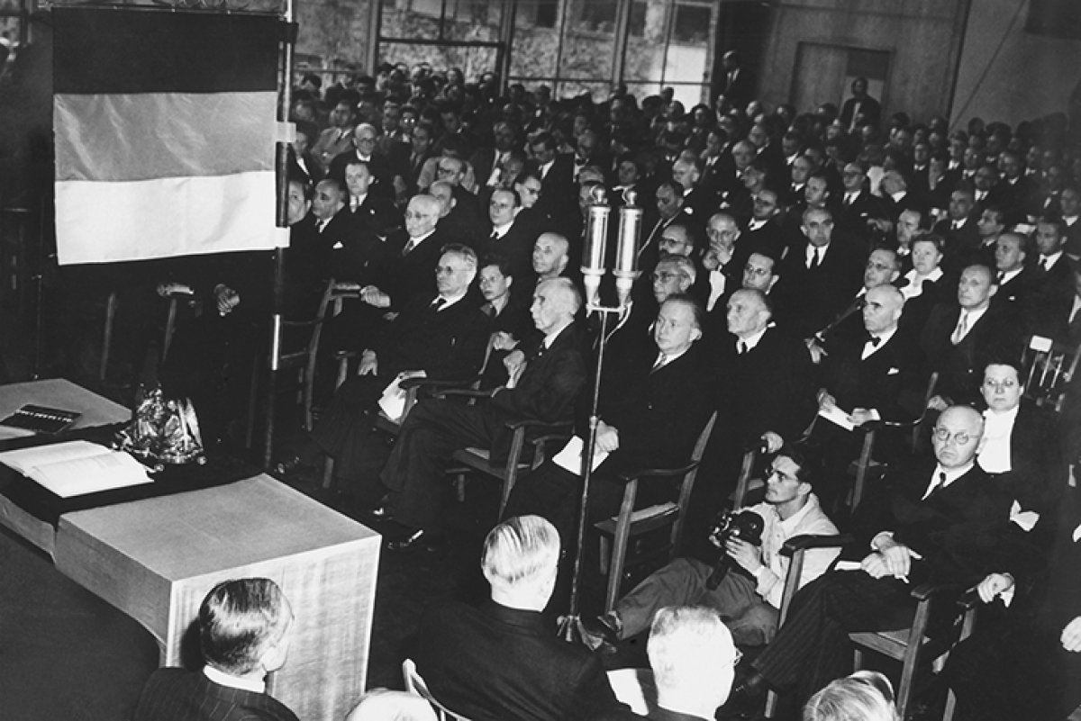 Unterzeichnung des Grundgesetzes der Bundesrepublik Deutschland in Bonn; Aufnahme 23. Mai 1949