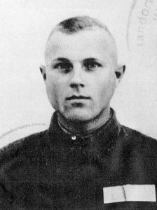 John Demjanjuk. Passbild aus dem ihm zugeschriebenen SS-Ausweis aus dem Jahr 1943. Quelle: Wikipedia