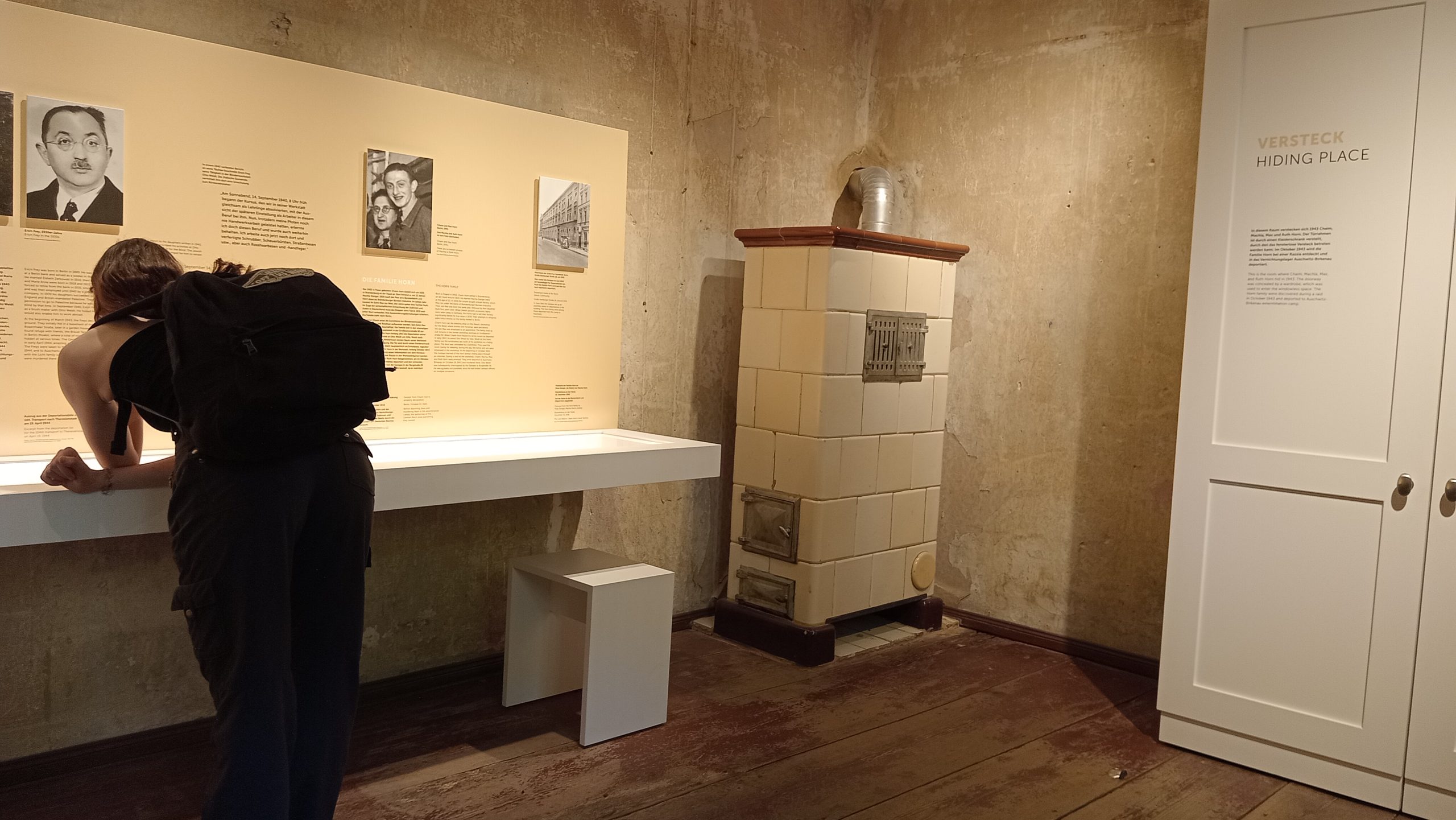 Ausstellungsraum im Museum Blindenwerkstatt Otto Weidt mit Zugang zum Versteck