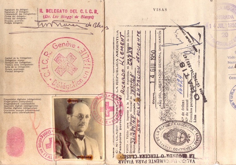 Profiteur der Rattenlinien - Adolf Eichmann reist mit gefälschtem Pass als Ricardo Clement nach Argentinien ein