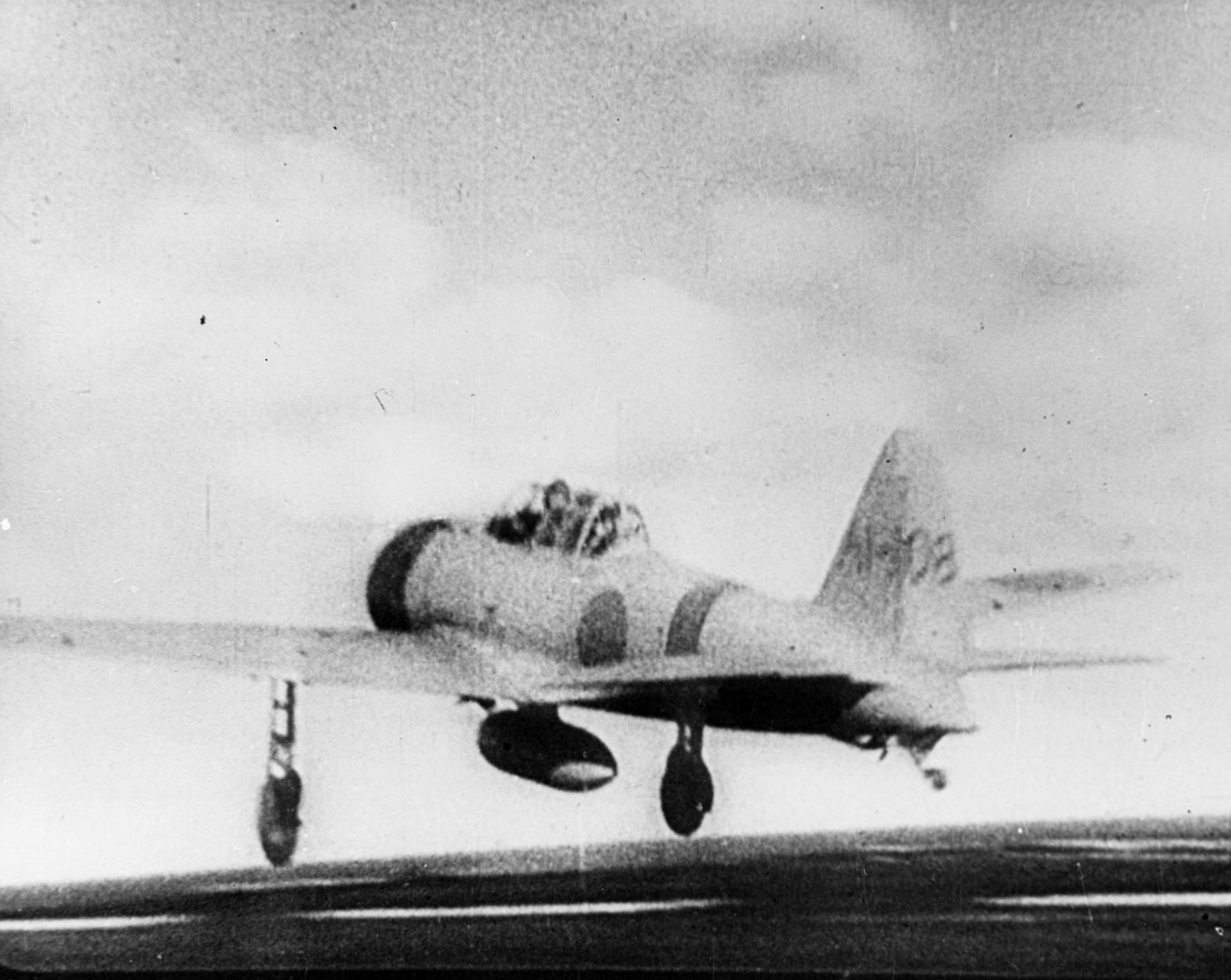 Mitsubishi A6M Zero hebt ab vom Träger Akagi beim Angriff auf Pearl Harbor, 7. Dezember 1941